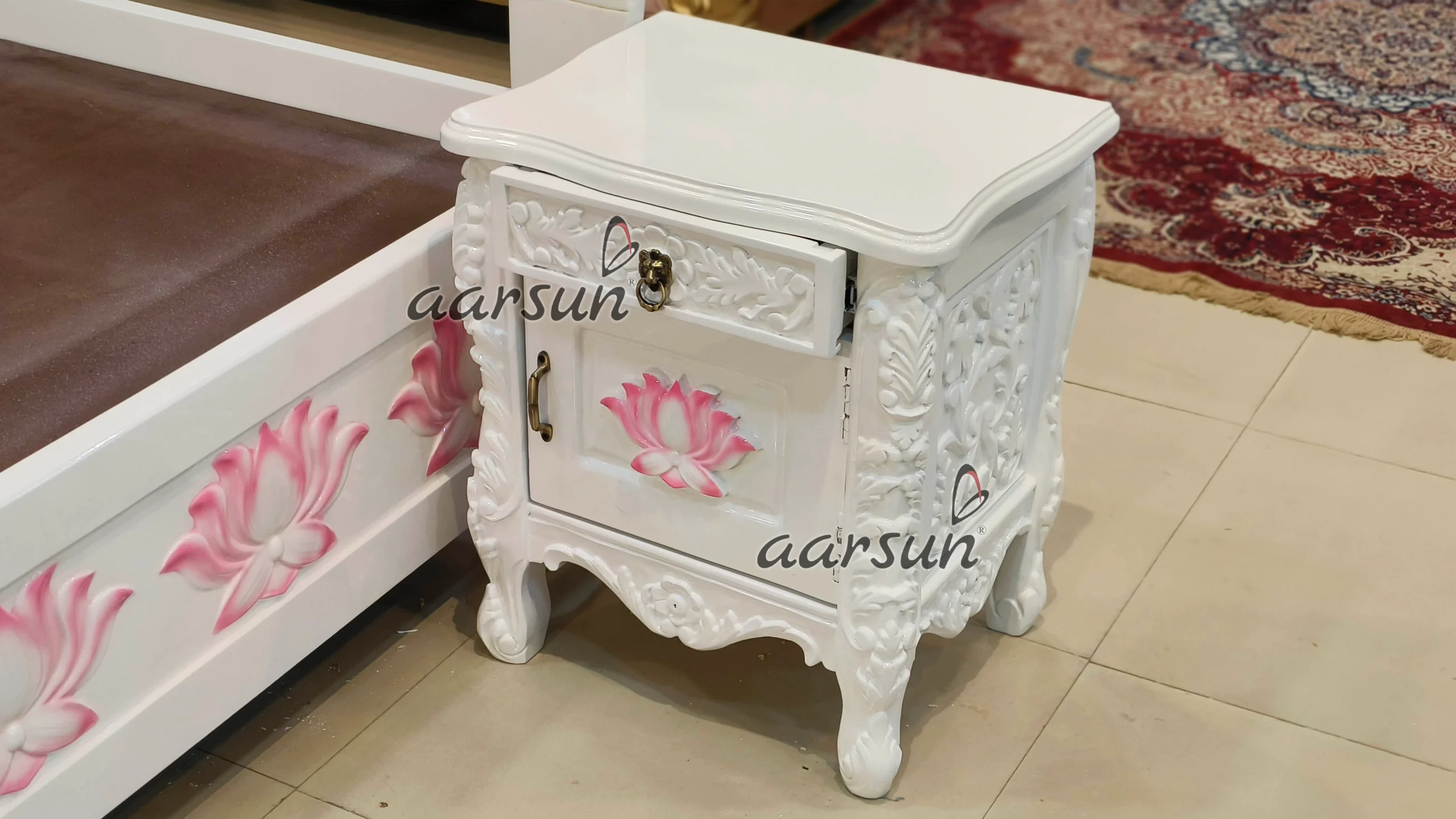 Beautiful Lotus-Swan Bed Design view 5