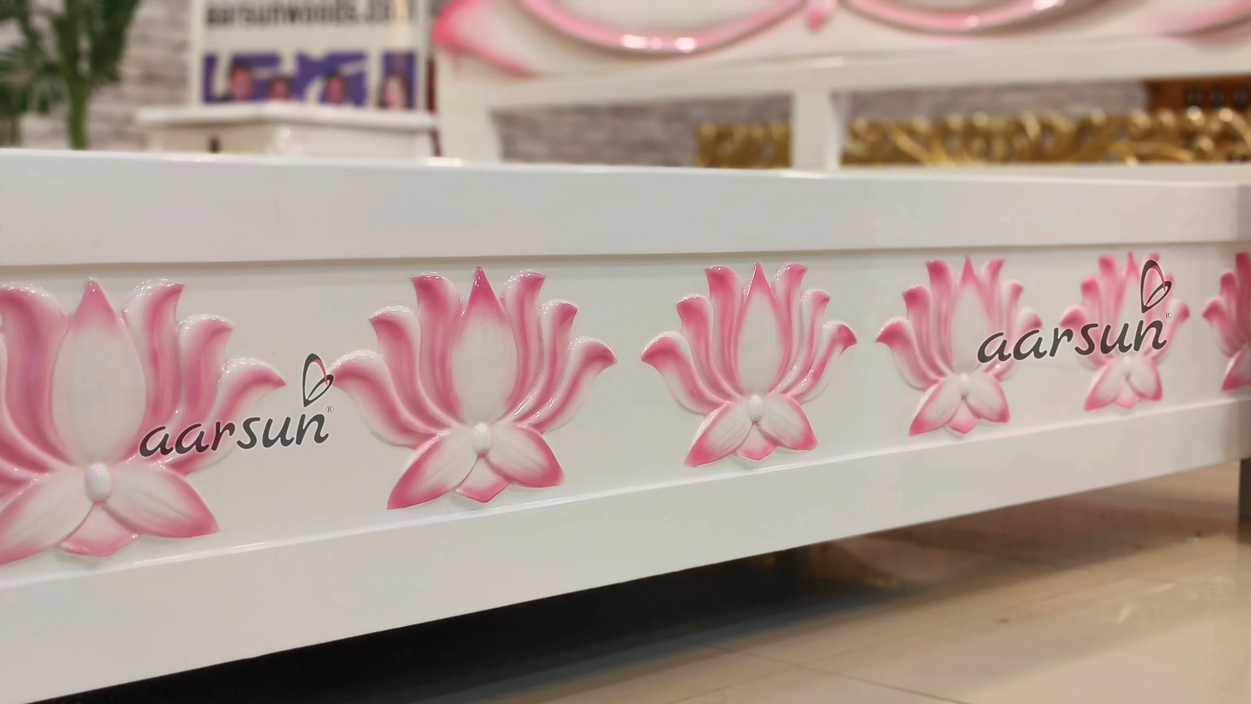 Beautiful Lotus-Swan Bed Design view 6