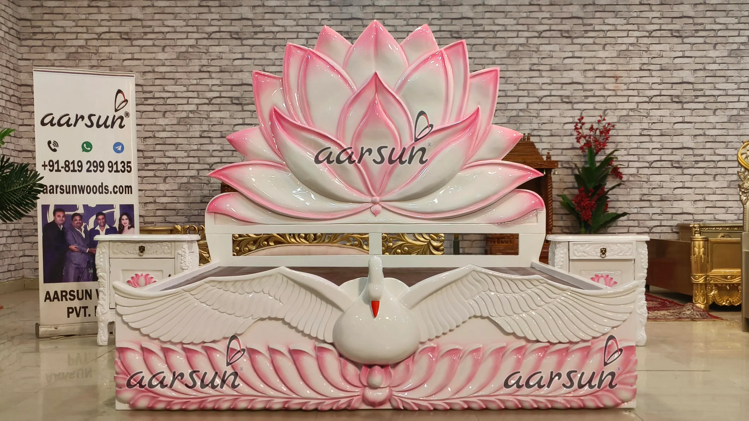 Beautiful Lotus-Swan Bed Design