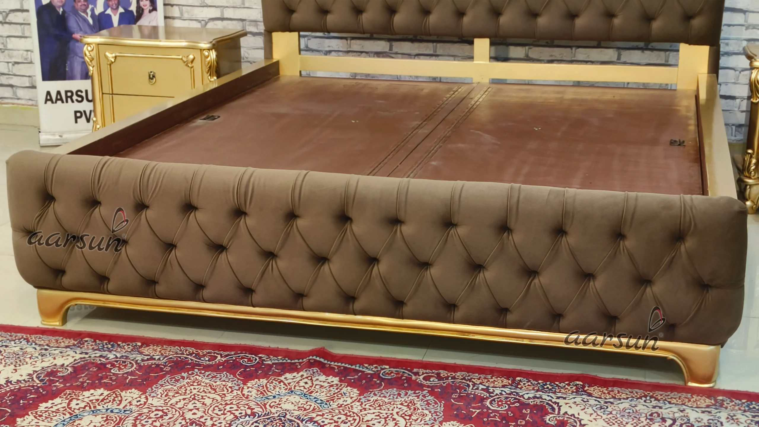 Elegant Platform Bed With Hydraulic Storage view 8