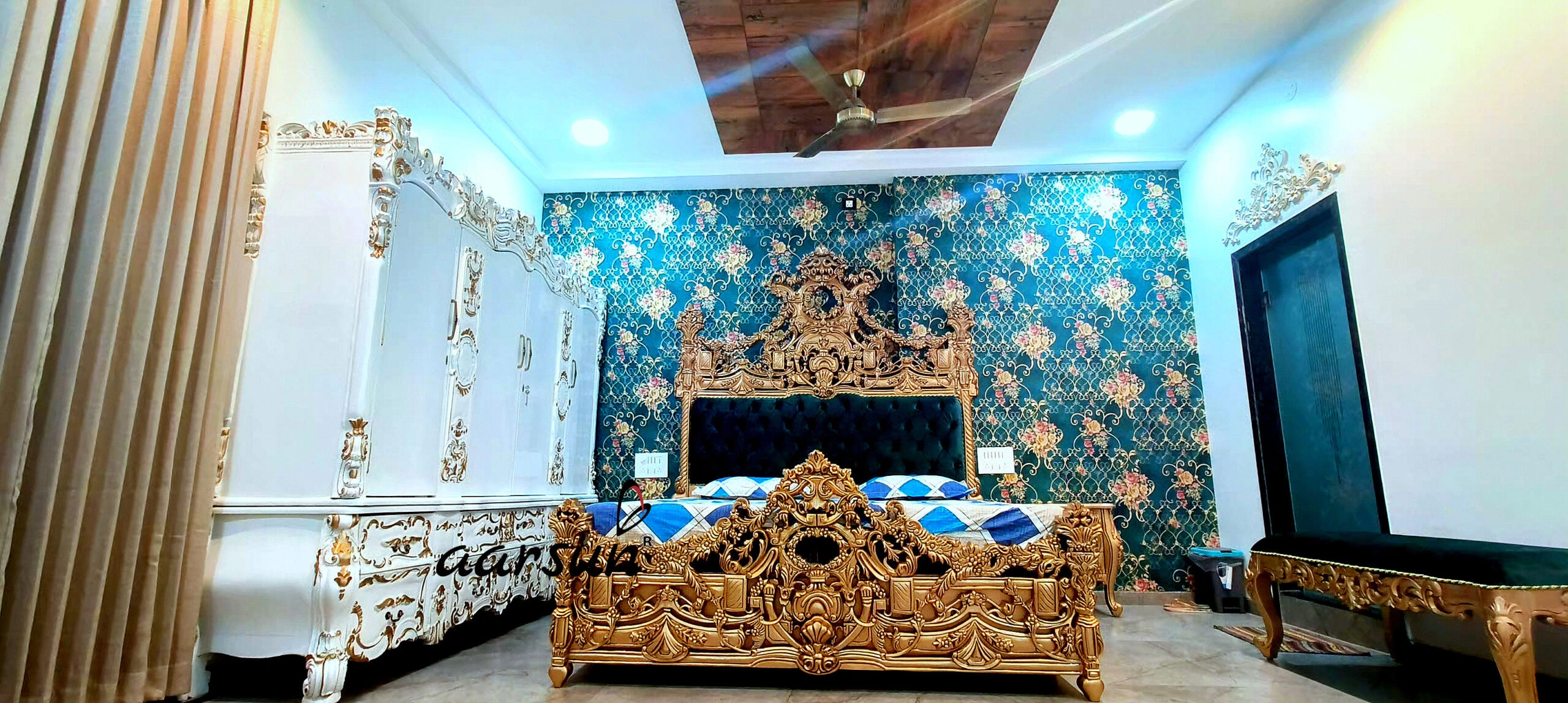 Heavy Carved Gold Finish King Size Bed for Luxury Homes view 3