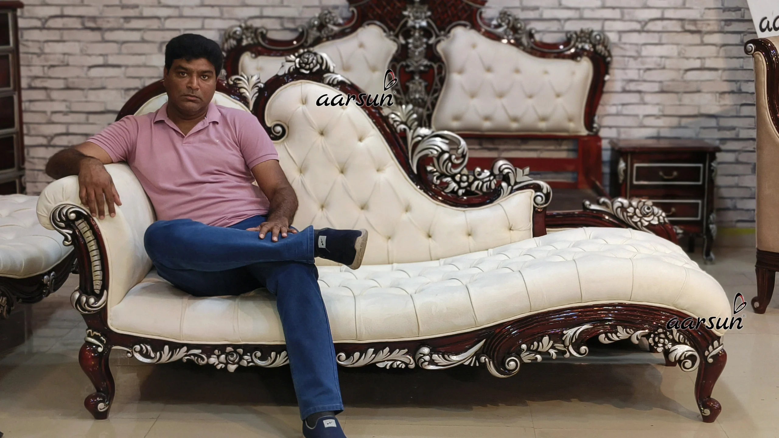 Luxurious Bedroom Furniture in Teak Wood view 9