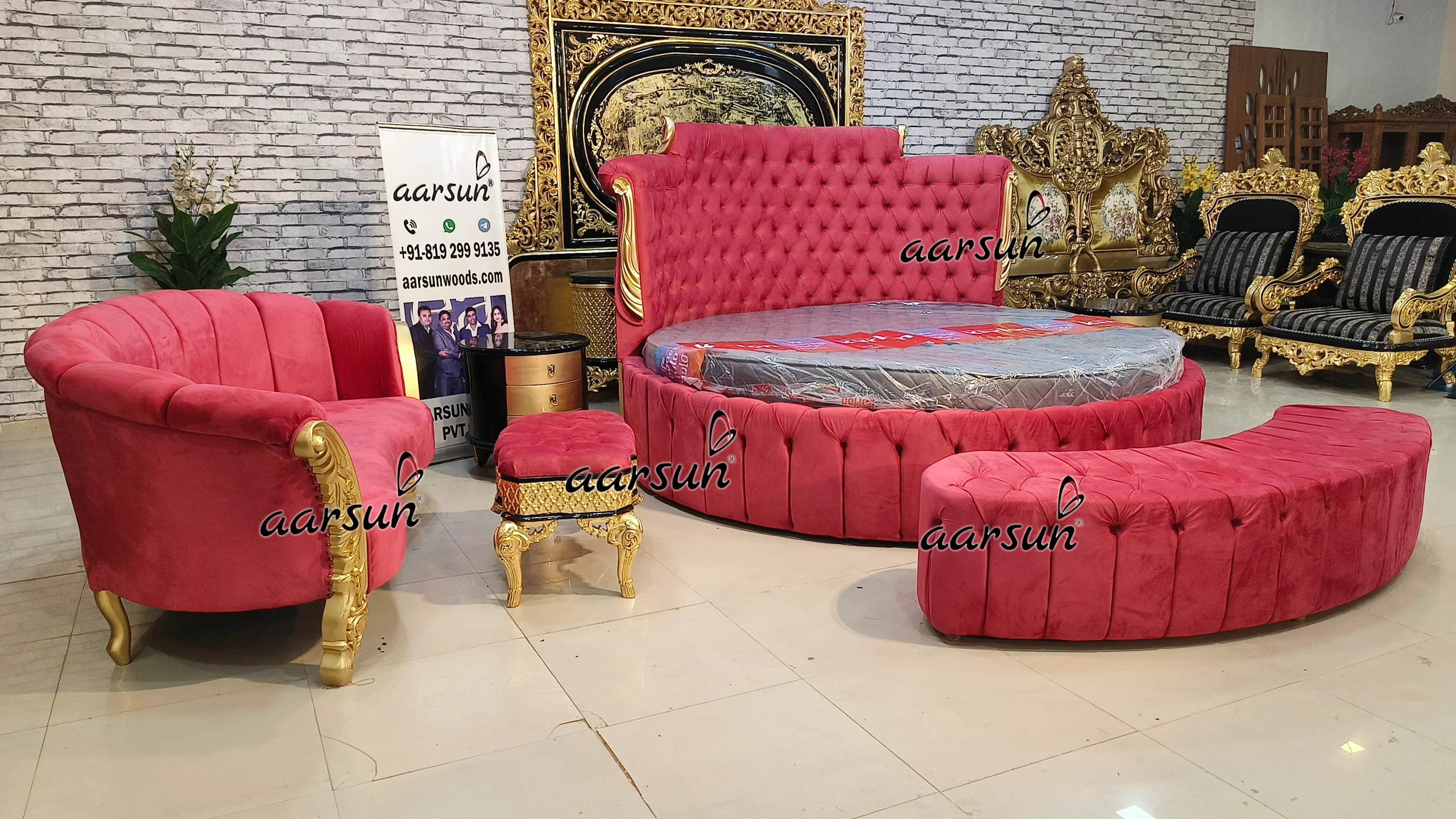 Luxurious Round Bed view 11