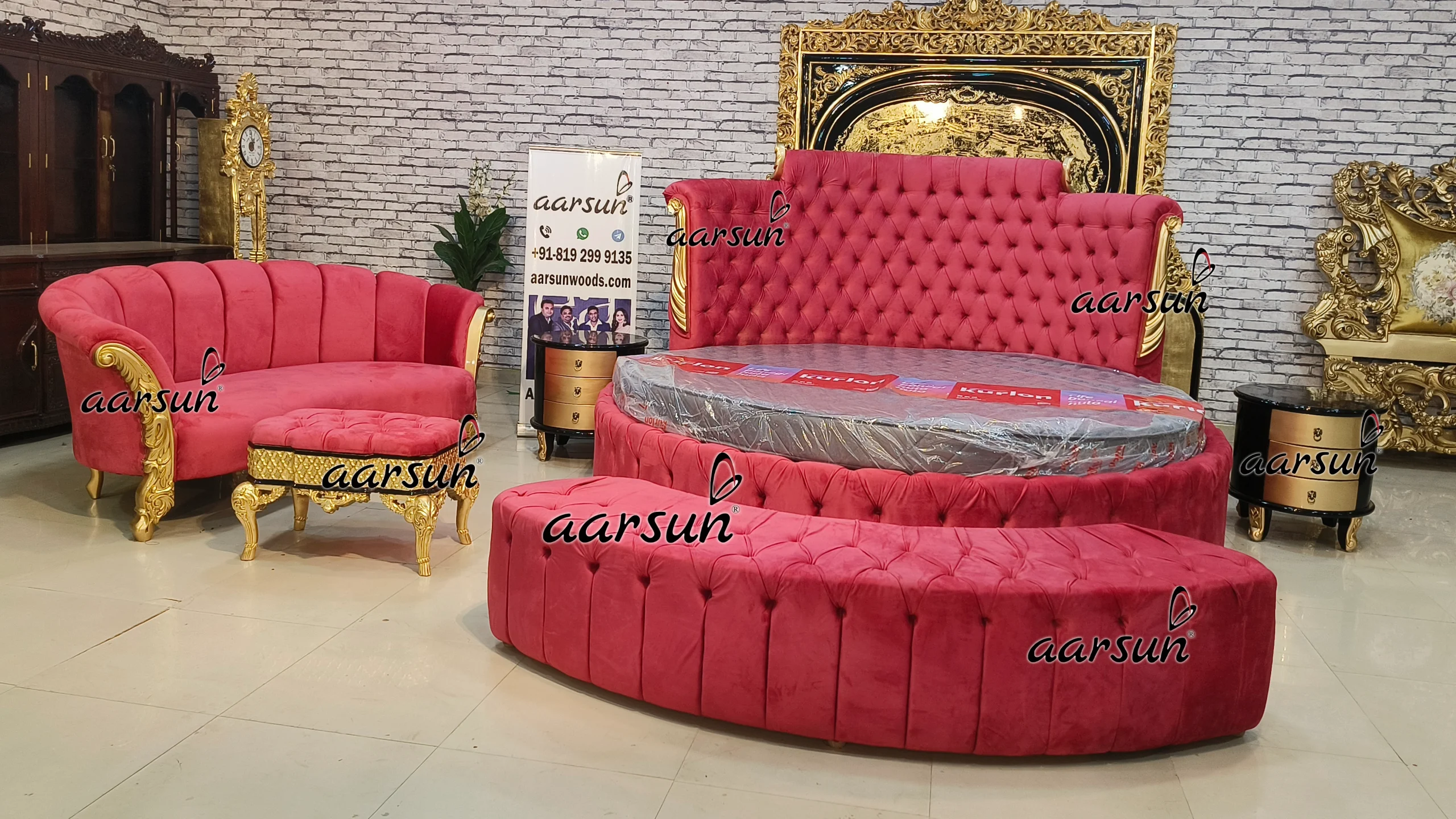 Luxurious Round Bed view 3