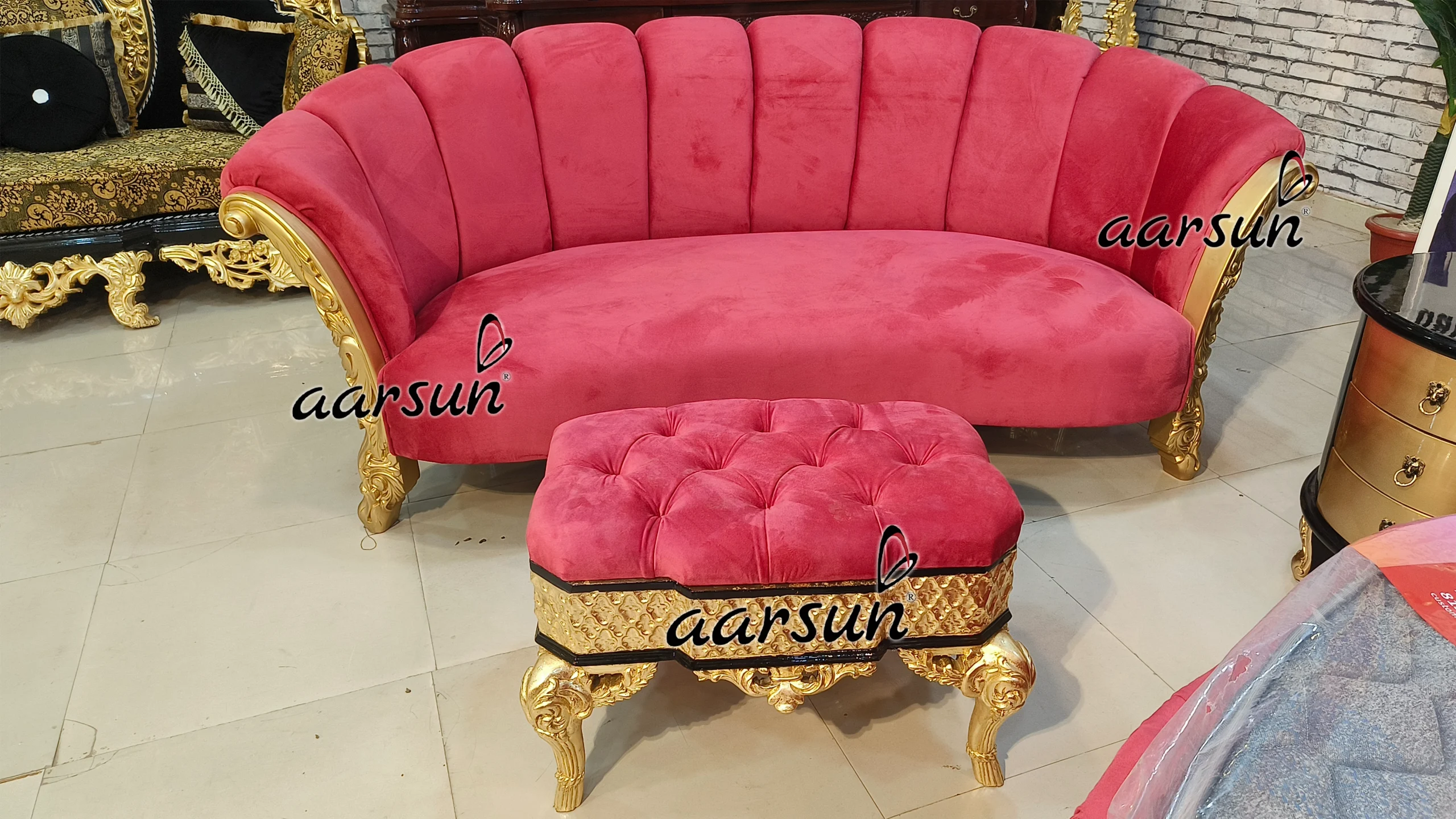 Luxurious Round Bed view 6