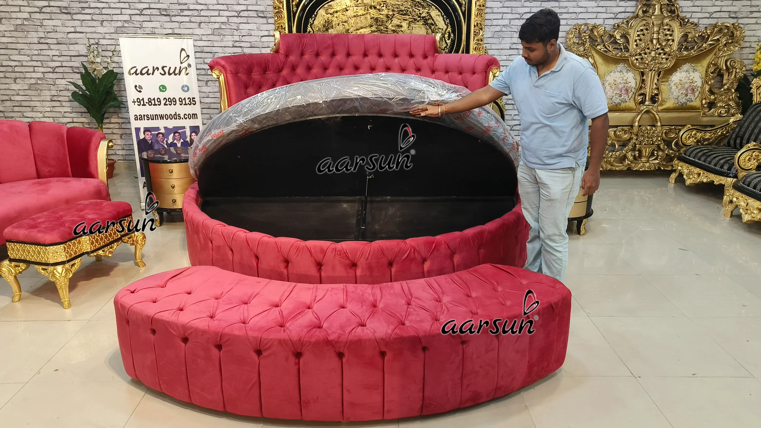 Luxurious Round Bed view 9