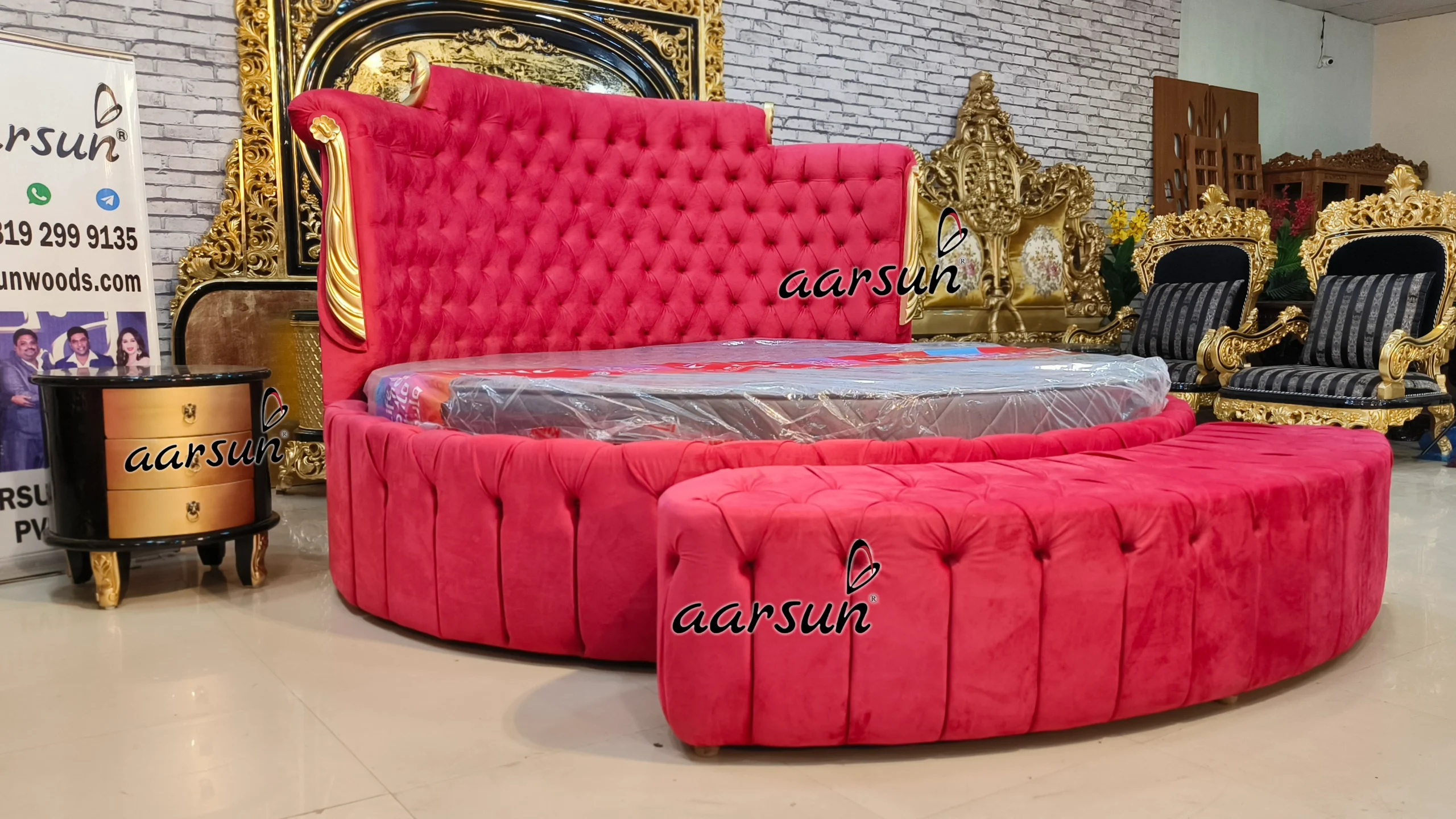 Luxurious Round Bed view 10