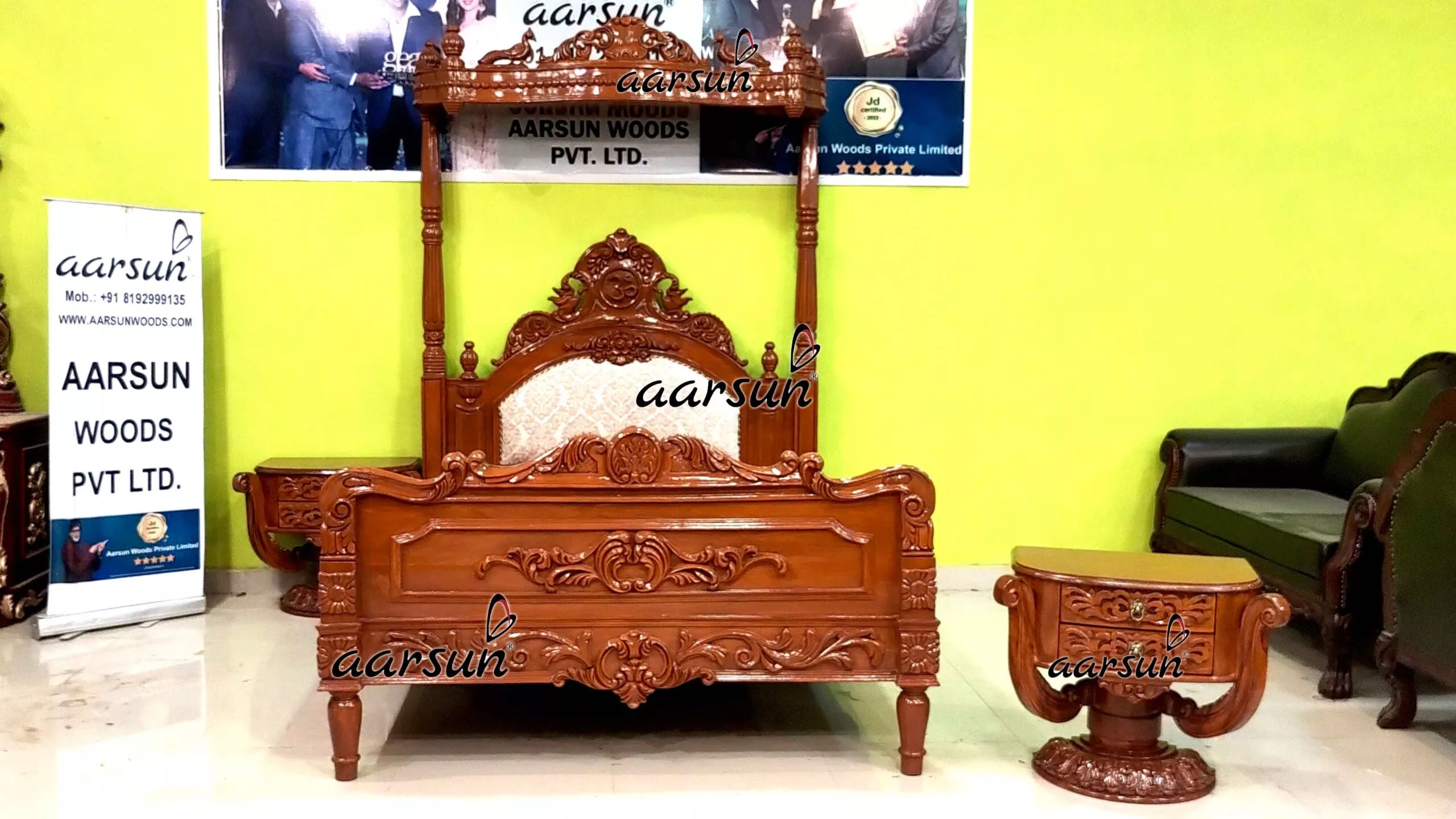 Majestic Canopy Bedroom Set Queen Size view 3