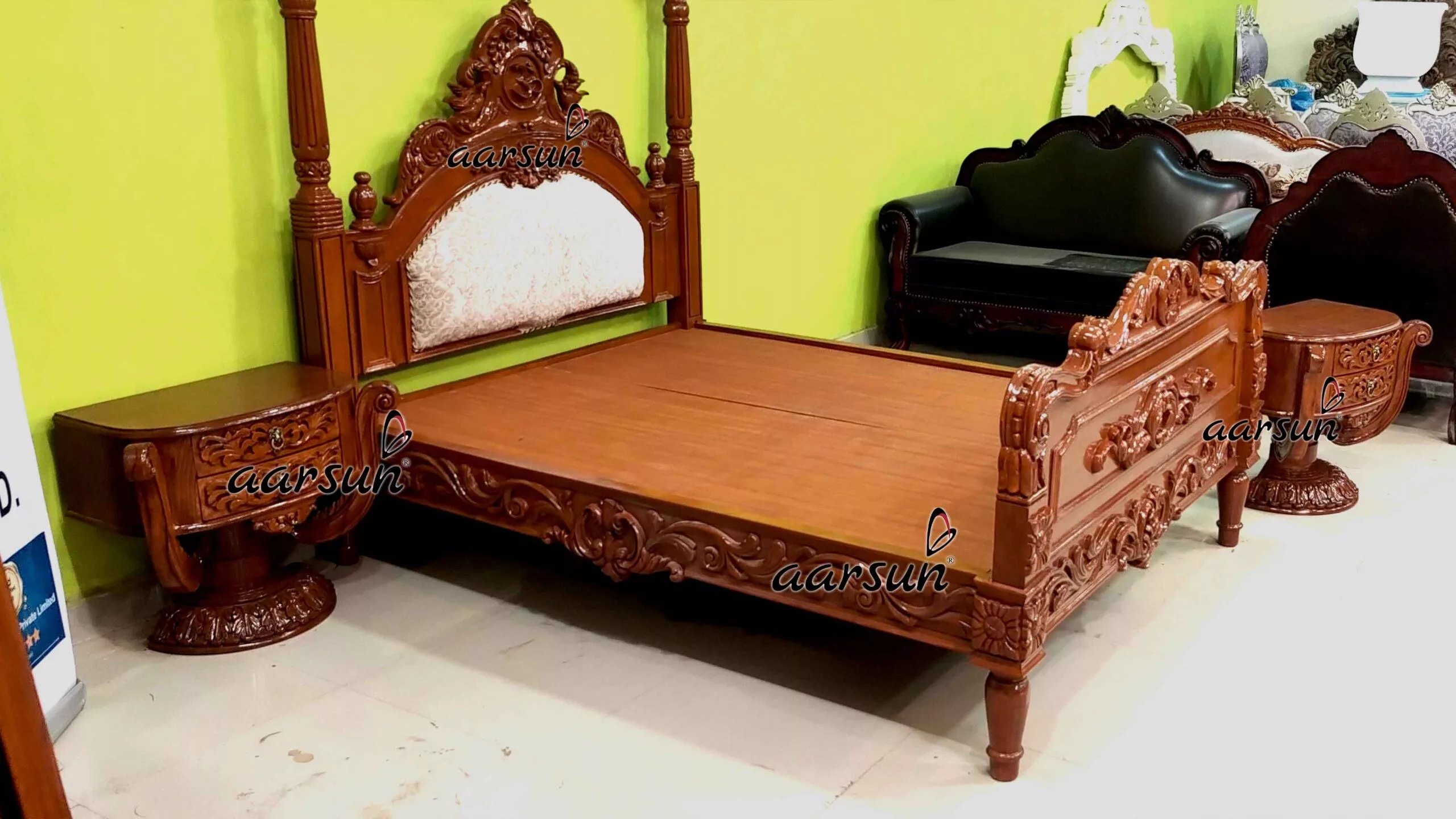 Majestic Canopy Bedroom Set Queen Size view 4