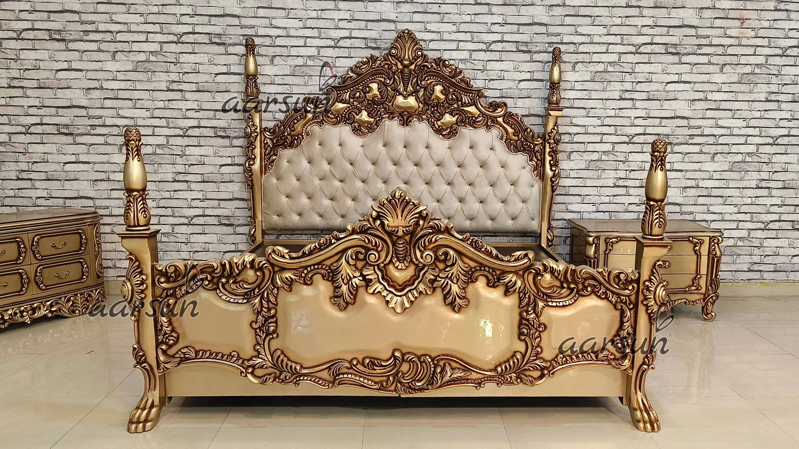 Marvelous Carvings Finishing in Classic Royal Bedroom Set view 3