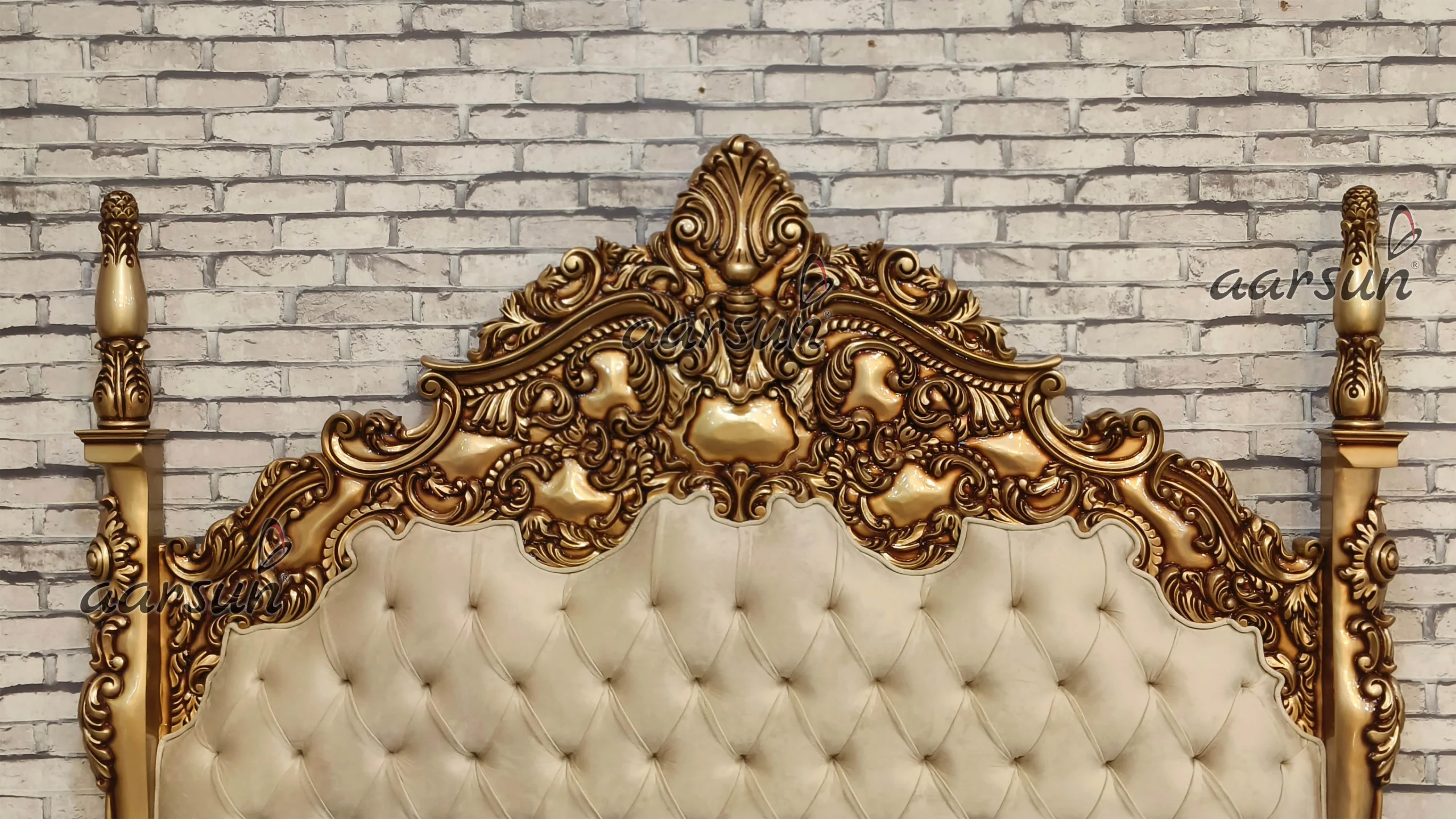 Marvelous Carvings Finishing in Classic Royal Bedroom Set view 5