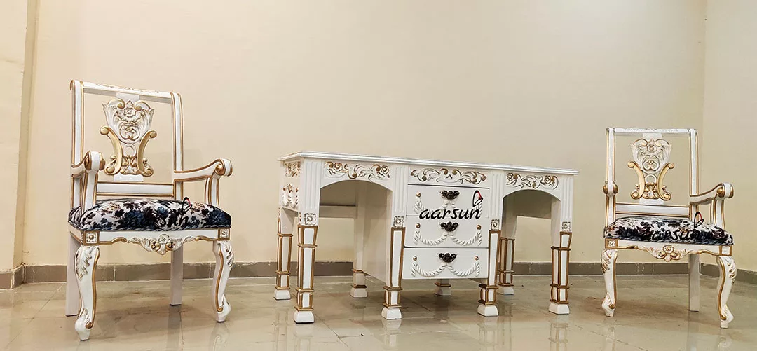 Royal Bedroom Set in White Polish view 3