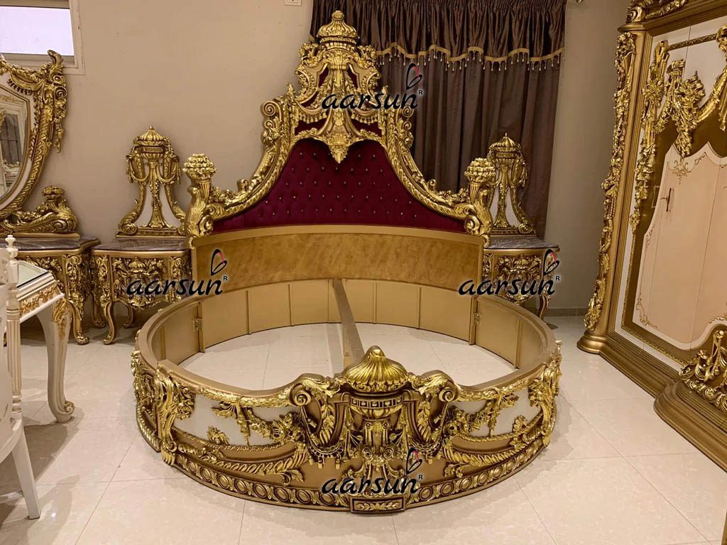 Victorian Carved Round Bed in Antique Gold Polish