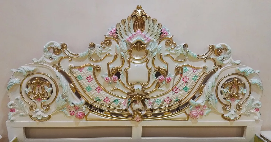 Victorian Style Bed White Finish with Golden Highlights view 6