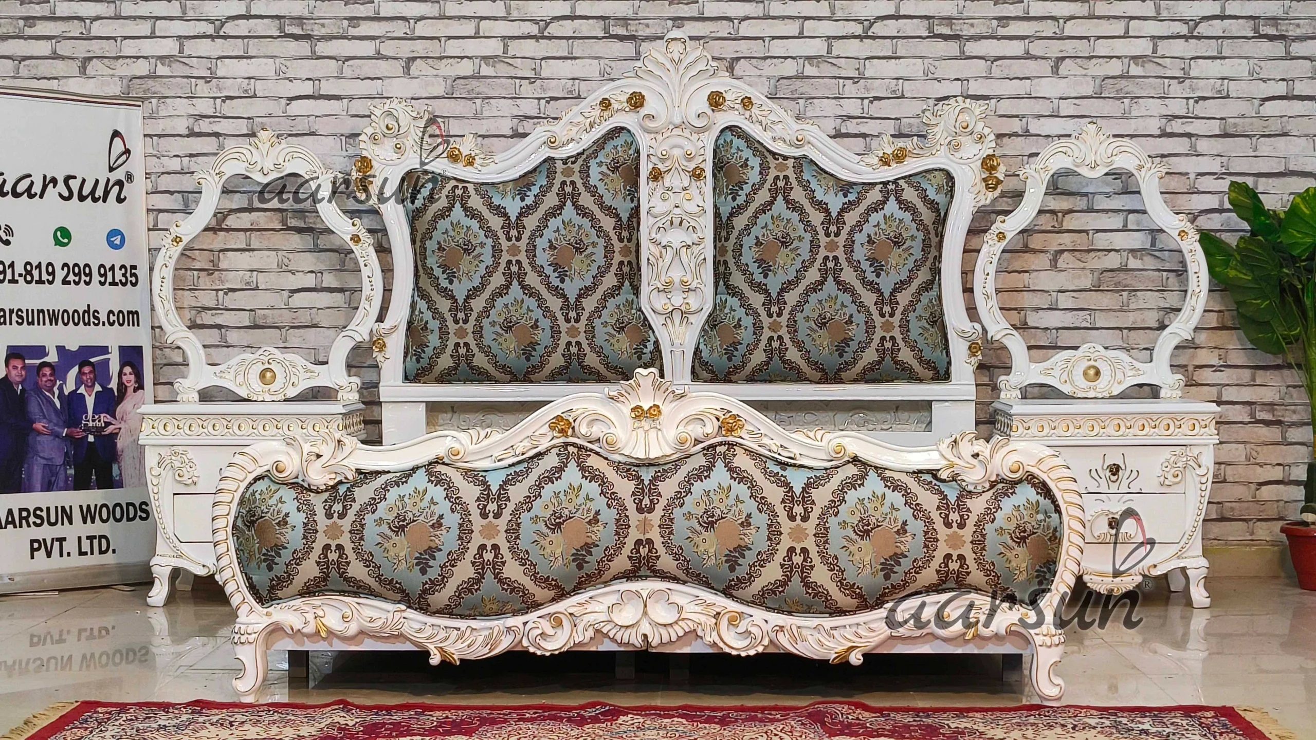 रॉयल बेडरूम के लिए स्टाइलिश बिस्तर डिजाइन